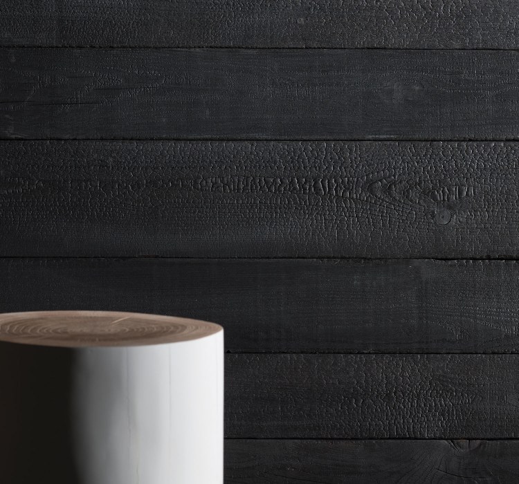 Boiserie in legno di Abete carbonizzato piallato a mano