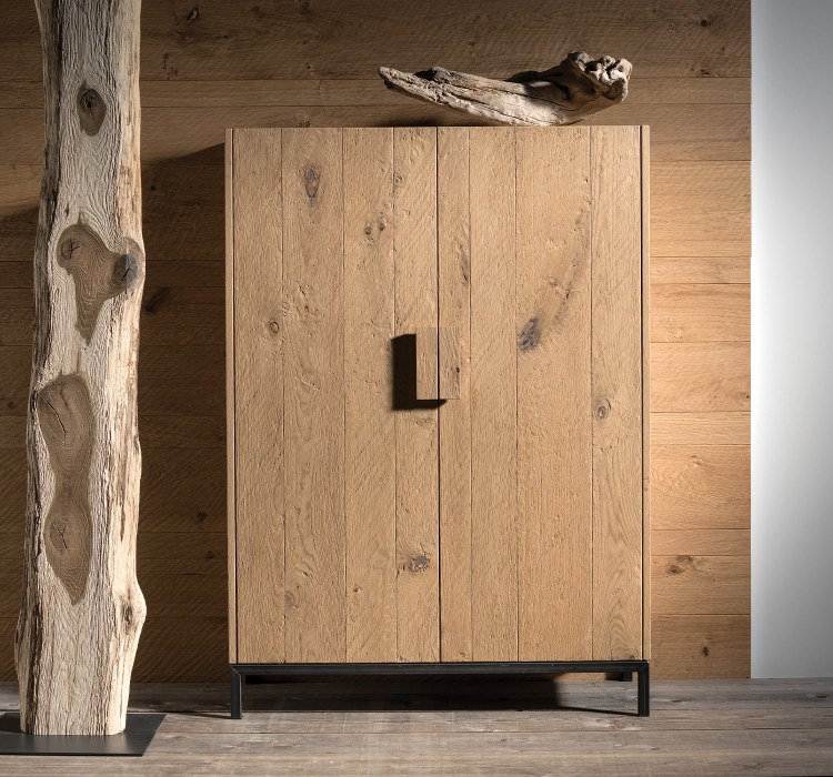 Armadio in legno massello su misura
